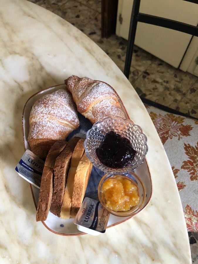 マリーナ・ディ・マッサ Casa Cambini Bed & Breakfast エクステリア 写真
